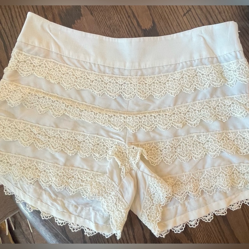 Cream/Off-White Lace ruffle shorts